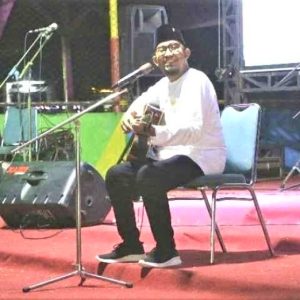 Warga Menjerit soal TUKS, Bupati Sumenep Asyik Gitaran Warga Menjerit soal TUKS, Bupati Sumenep Asyik Gitaran
