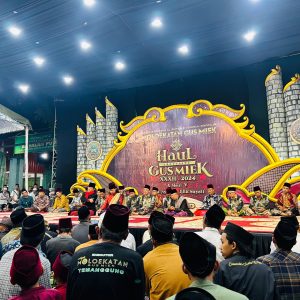 Semaan Al-Qur’an Moloekatan Haul ke 32 Gus Miek di Area Ponpes Al Falah Ploso Kediri