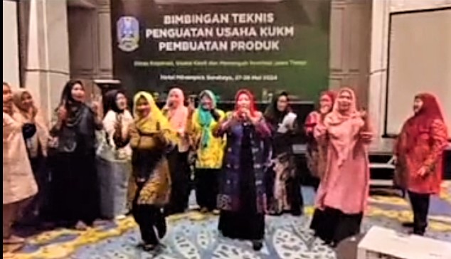 Viral Acara Dinkop UKM Jatim Ber Yel..Yel Dukung Khofifah di Pilgub 2024