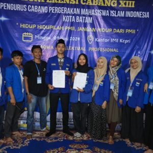 Riyan Prayogi Resmi Ketua PMII Kota Batam Masa Khidmat 2024-2025 Riyan Prayogi Resmi Ketua PMII Kota Batam Masa Khidmat 2024-2025