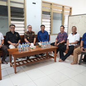 Korps Adhyaksa Sambangi Balai Wartawan PWI Kediri Raya, Ada Apa? Korps Adhyaksa Sambangi Balai Wartawan PWI Kediri Raya, Ada Apa?