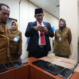 Hindari Judi Online, Pj Wali Kota Mojokerto Uji Petik Ponsel ASN Hindari Judi Online, Pj Wali Kota Mojokerto Uji Petik Ponsel ASN