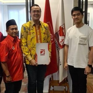 Ketum PSI Berikan Surat Tugas ke Bayu Airlangga untuk Pilwali Surabaya