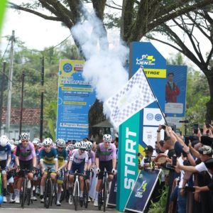 Waketum PB ISSI Lepas Etape Pertama Tour de Banyuwangi Ijen