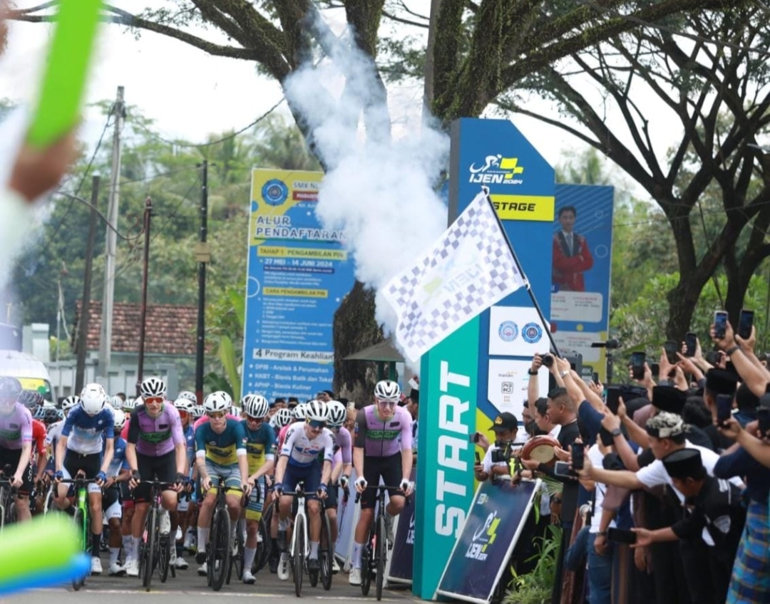Waketum PB ISSI Lepas Etape Pertama Tour de Banyuwangi Ijen