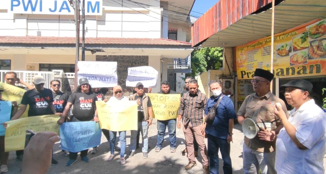 Kisruh di PWI Pusat, Puluhan Wartawan Jatim Tuntut KLB