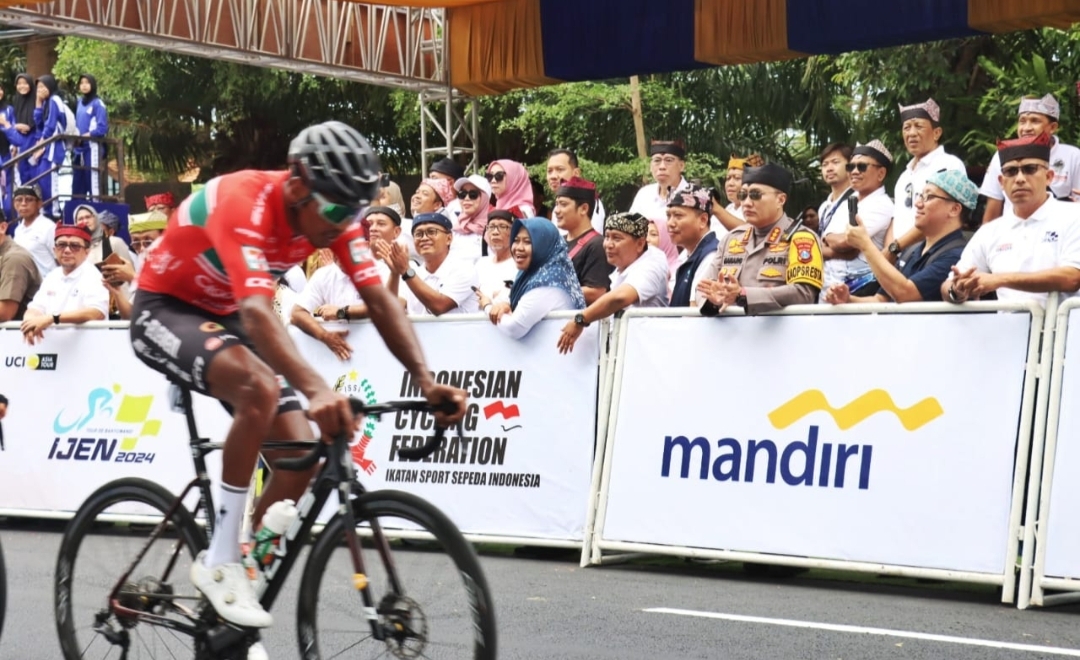 Pembalap Jepang Raja Etape 3, Forkopimda Sambut Tour de Banyuwangi Ijen di Garis Finish