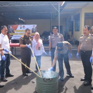 Polresta Banyuwangi Musnahkan BB Sabu 15 Paket