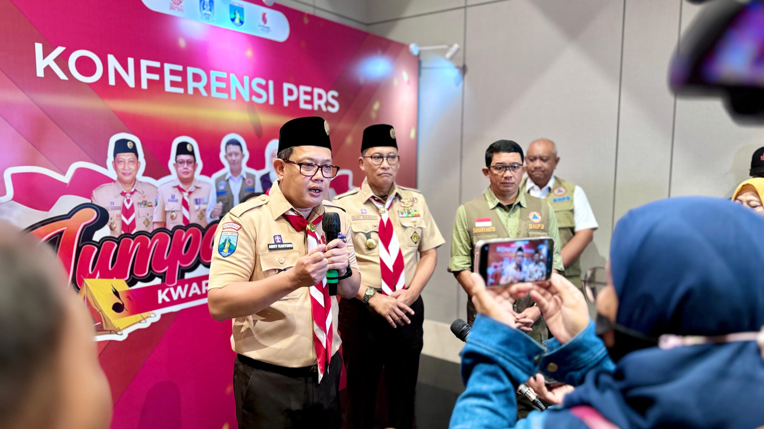 Terima Pin Emas dari BNPB, Pj. Gubernur Kolaborasi Pentahelix Jadi Kunci Pengurangan Resiko Bencana