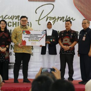 Puluhan Calon Tenaga Kesehatan di Kabupaten Kediri Peroleh Beasiswa Mahasiswa Becak Kari