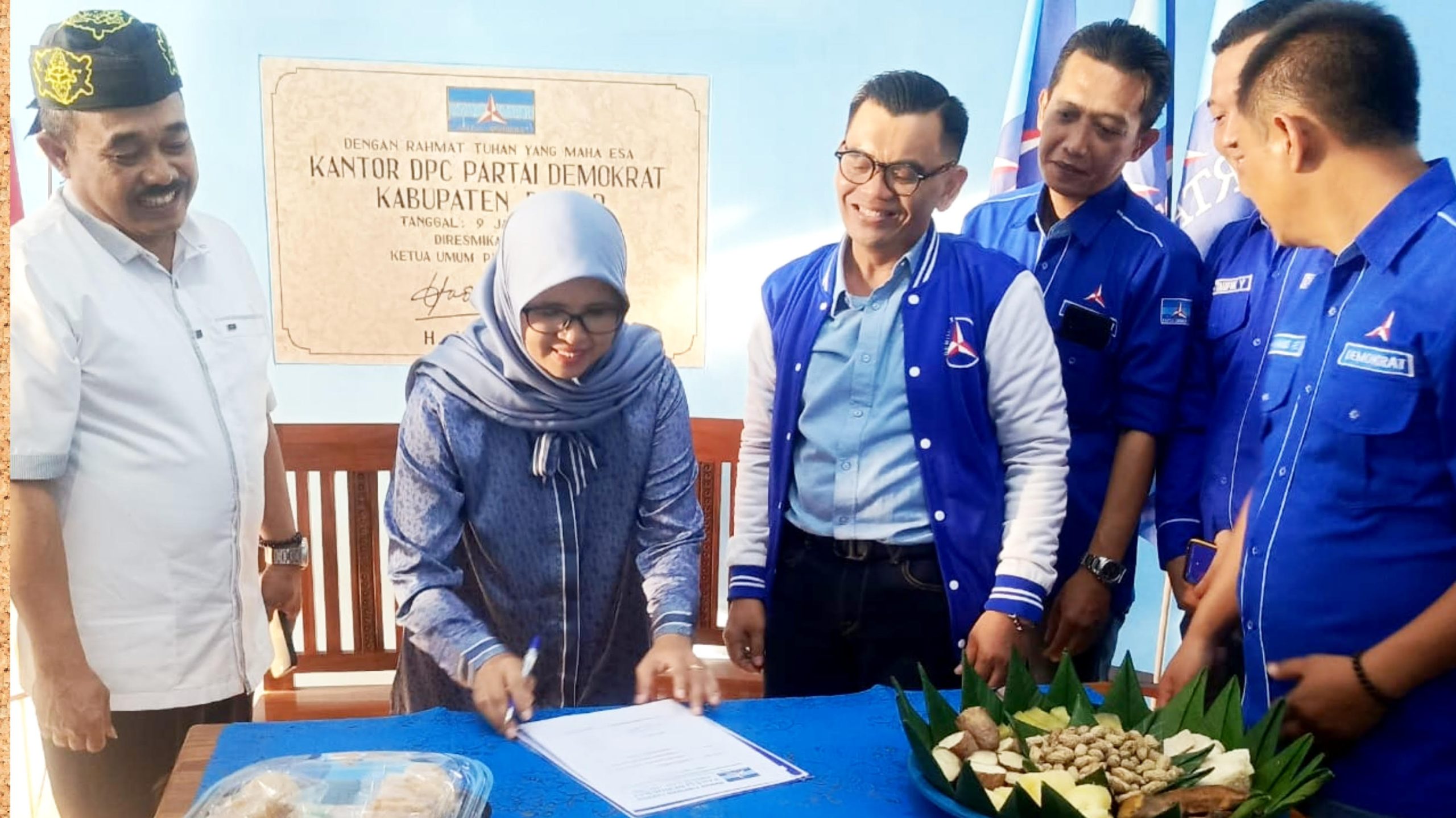 Kembalikan Formulir ke Demokrat, Mak Rini Pastikan Maju Bupati Blitar