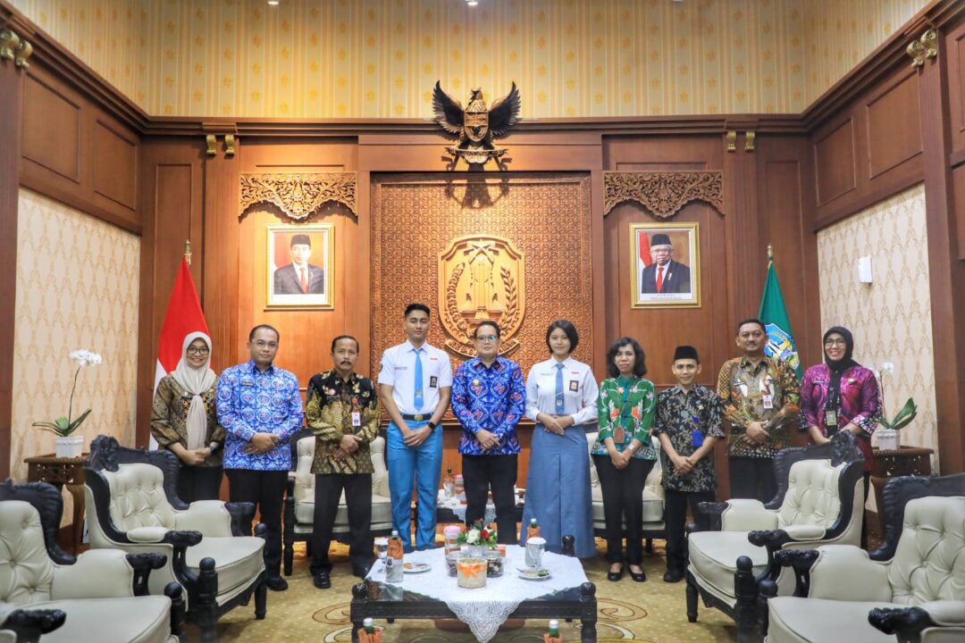 Dua Pelajar Terpilih Sebagai Anggota Paskibraka Nasional, Ini Pesan Pj. Gubernur Jatim