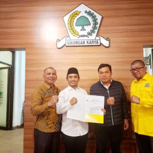 Ketua Depidar SOKSI Adi Wibowo Terima Surat Tugas dari Golkar di Pilkada Kota Pasuruan Ketua Depidar SOKSI Adi Wibowo Terima Surat Tugas dari Golkar di Pilkada Kota Pasuruan