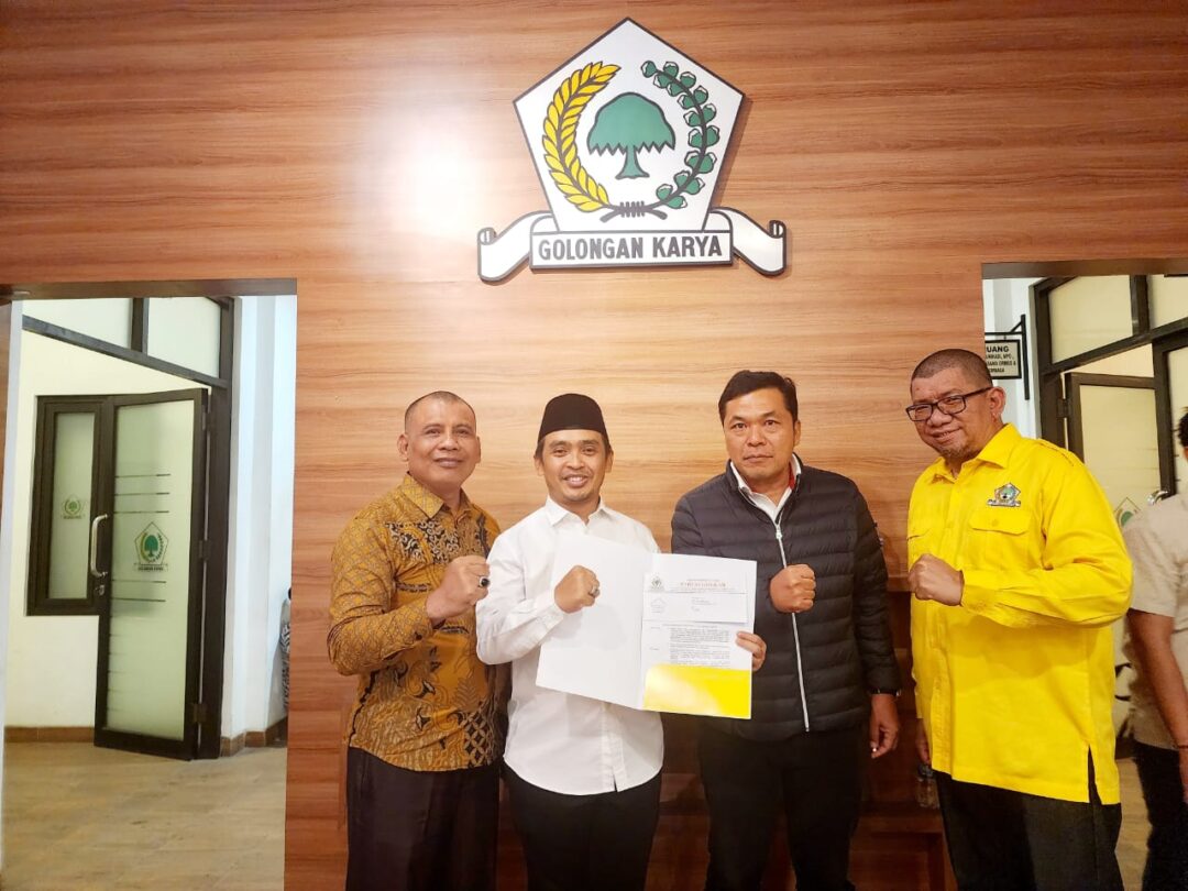 Ketua Depidar SOKSI Adi Wibowo Terima Surat Tugas dari Golkar di Pilkada Kota Pasuruan