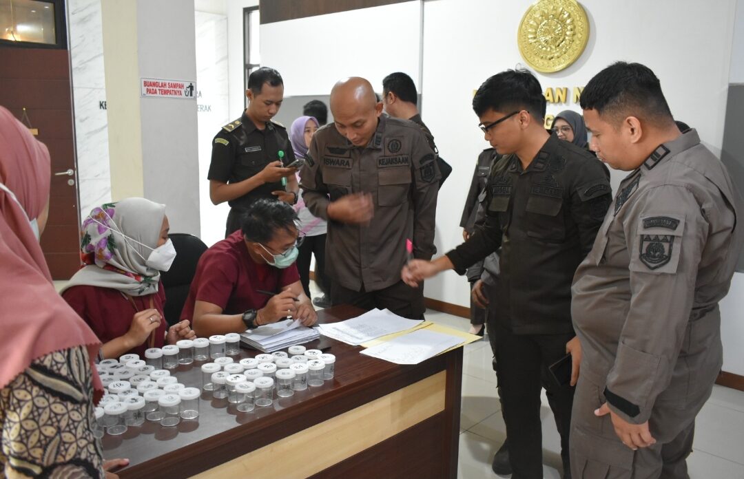 Deteksi Dini Hindari Narkoba, Kejaksaan Negeri Tanjung Perak Gelar Tes Urine