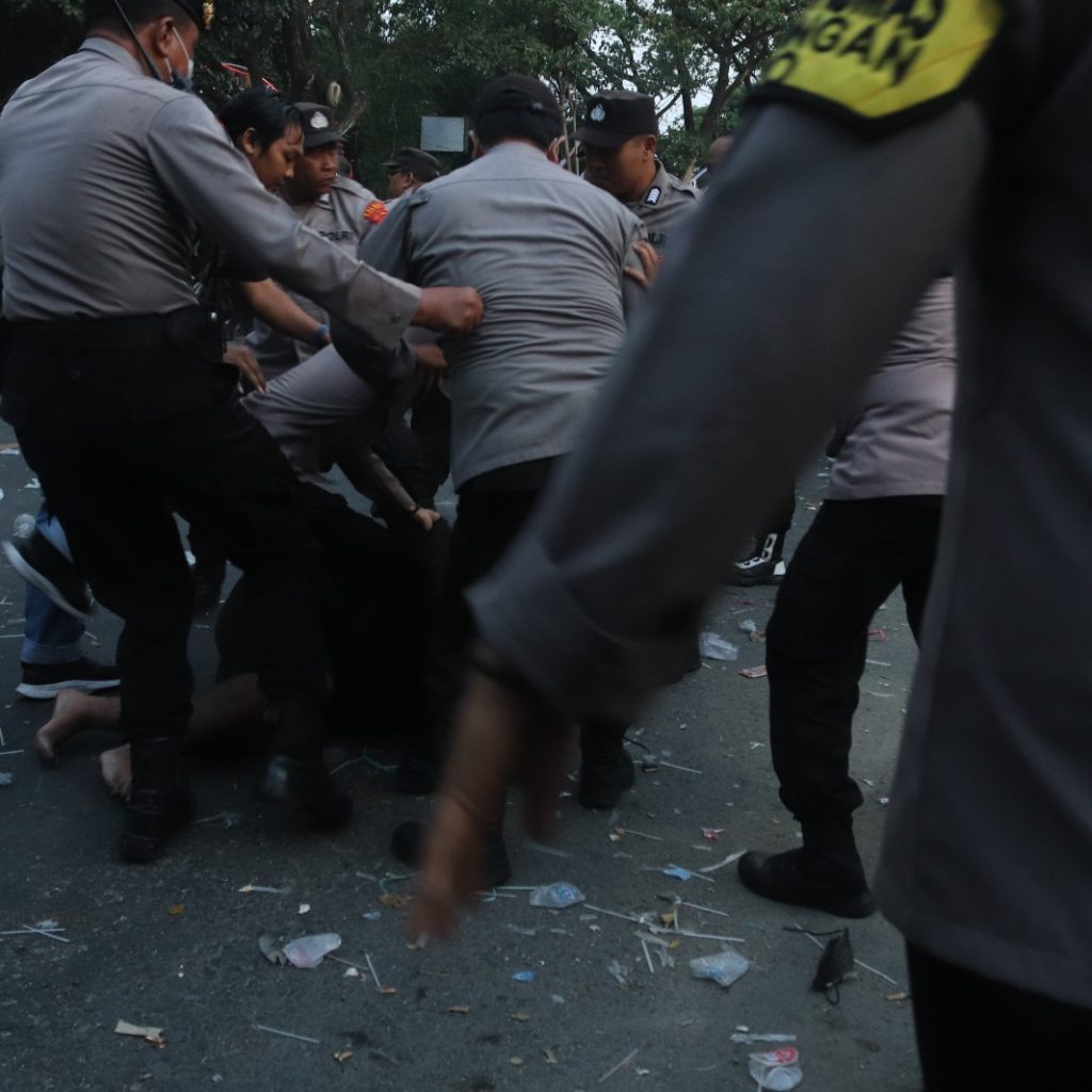 Aksi Demo Kawal Putusan Mahkamah Konstitusi Diwarnai Kericuhan di Kota Kediri