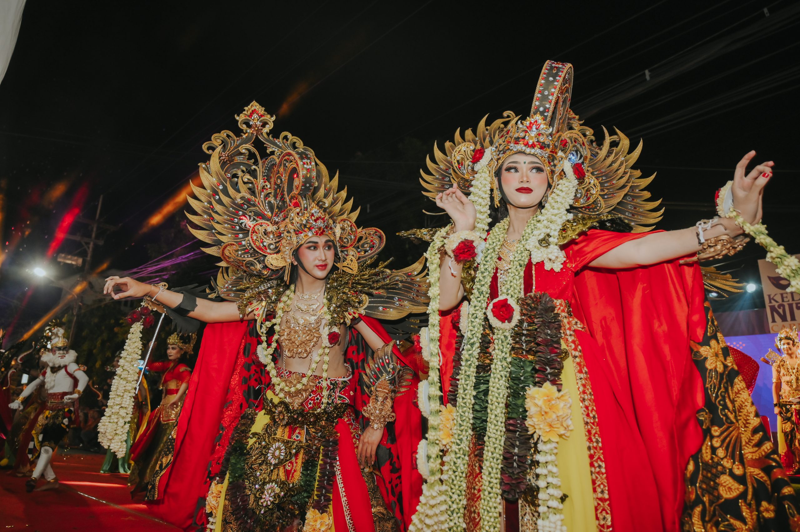 Kediri Night Carnival 2024, Kontingen Gudang Garam Tebarkan Cahaya Bunga Matahari