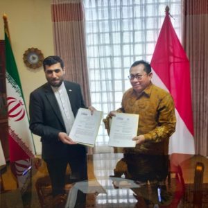 Ketum SMSI Firdaus Tandatangani MoU Bersama Konselor Kebudayaan Iran Ebrahimi