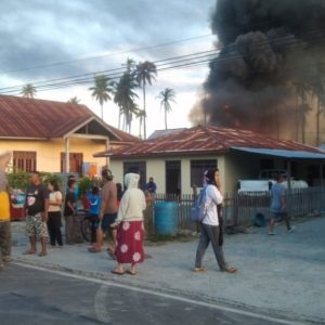 Polisi Identifikasi Penyebab Kebakaran Besar di Touna Polisi Identifikasi Penyebab Kebakaran Besar di Touna