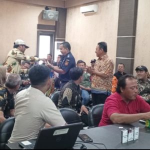 Satpol PP dan Bea Cukai Bersinergi Sosialisasikan Pemberantasan Rokok Ilegal di Kecamatan Tulangan Satpol PP dan Bea Cukai Bersinergi Sosialisasikan Pemberantasan Rokok Ilegal di Kecamatan Tulangan