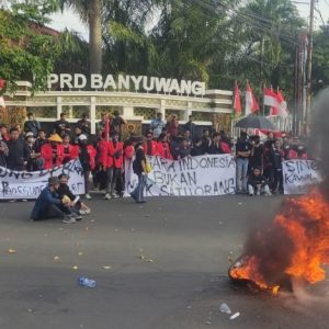 Aliansi Banyuwangi Menggugat Sampaikan Aspirasi di Kantor KPU dan DPRD