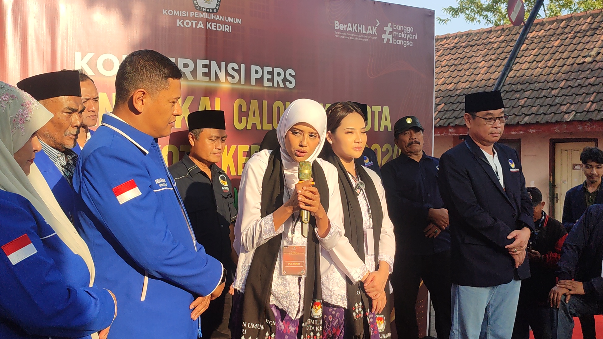Feronica dan Regina Resmi Mendaftar ke KPU Kota Kediri sebagai Bakal Calon Wali Kota dan Wakil Wali Kota
