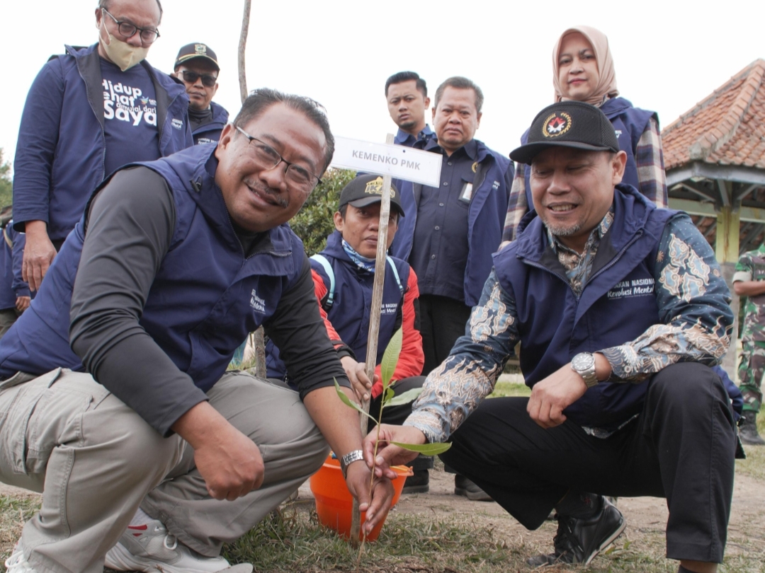 Aksi Nyata Revolusi Mental Bersih Gunung Prau, Sukses Angkut Hampir Satu Ton Sampah