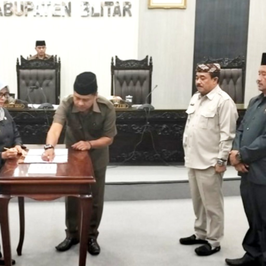 Rapat Paripurna DPRD Kabupaten Blitar Tentang Persetujuan Ranperda P-APBD 2024