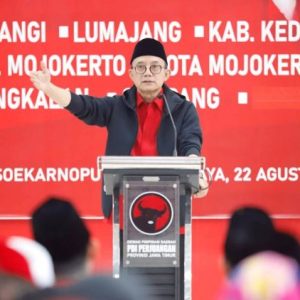 Jelang Pendaftaran Ke KPU, PDIP Jatim Serahkan 10 Rekom untuk 10 Bacakada Jelang Pendaftaran Ke KPU, PDIP Jatim Serahkan 10 Rekom untuk 10 Bacakada