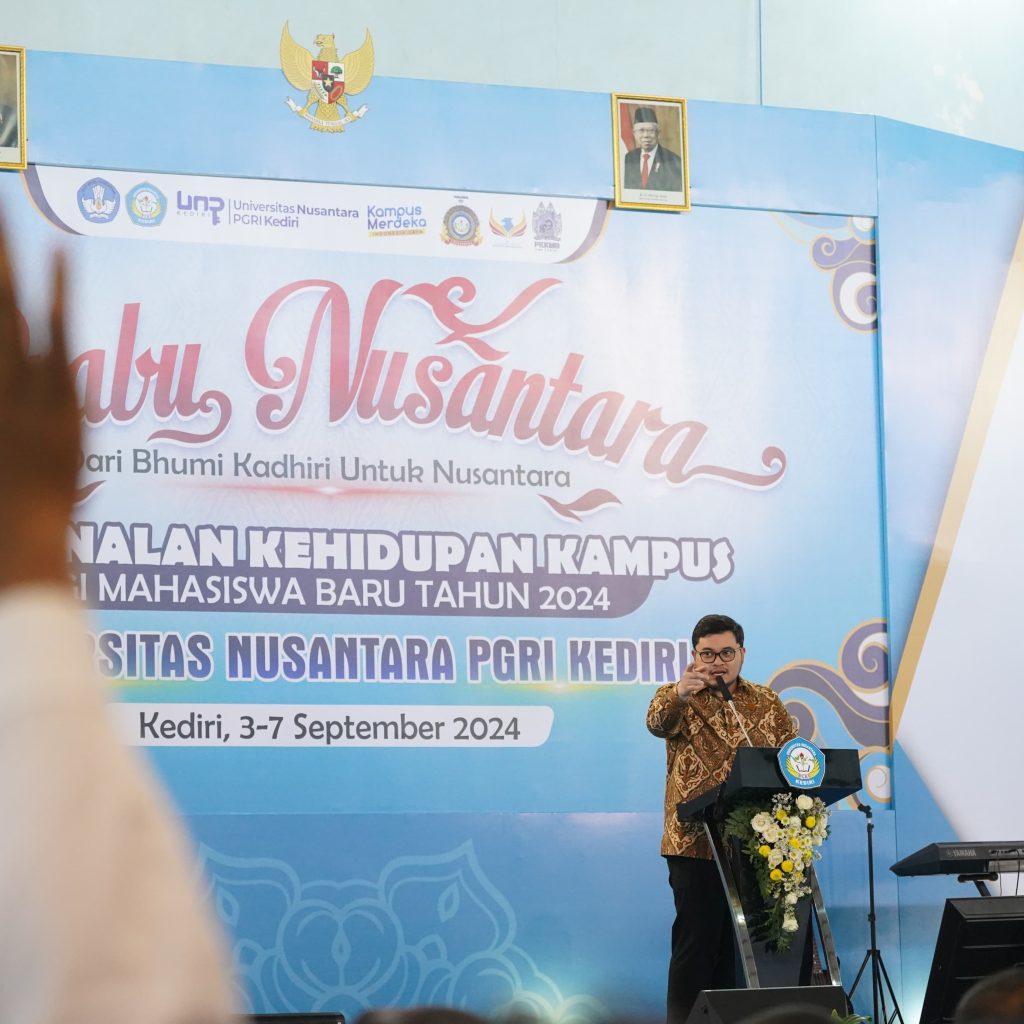 Sambutan Bupati Kediri Diinterupsi, Mahasiswa Pendidikan Sejarah Ini Justru Diganjar Hadiah