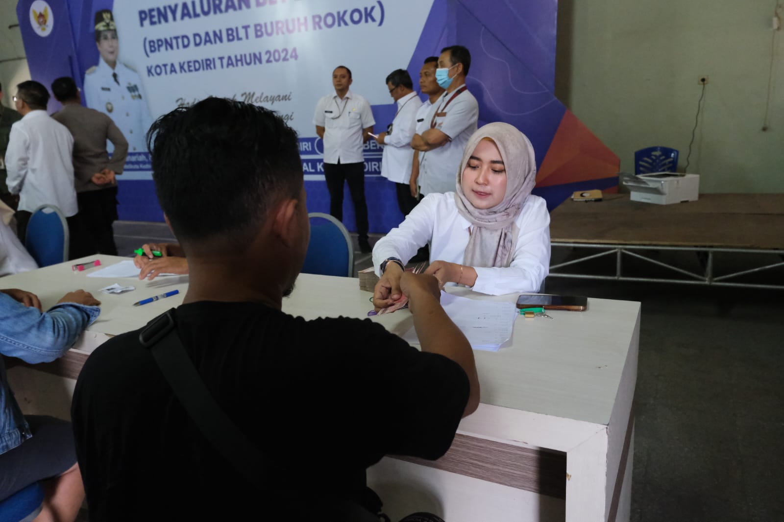 Ribuan Buruh Rokok di Kota Kediri Terima Bantuan DBHCT 2024, Senilai Rp 1 juta