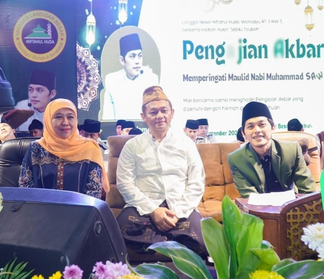 Didepan Ribuan Jamaah Maulid Nabi, Gus Iqdam Sebut Khofifah Teladan Pemimpin yang Tawadhu dan Andhap Ashor