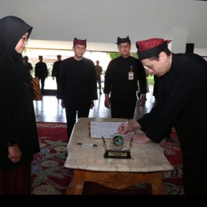 Bupati Ipuk Serahkan SK Jabatan Fungsional Kepada 268 ASN