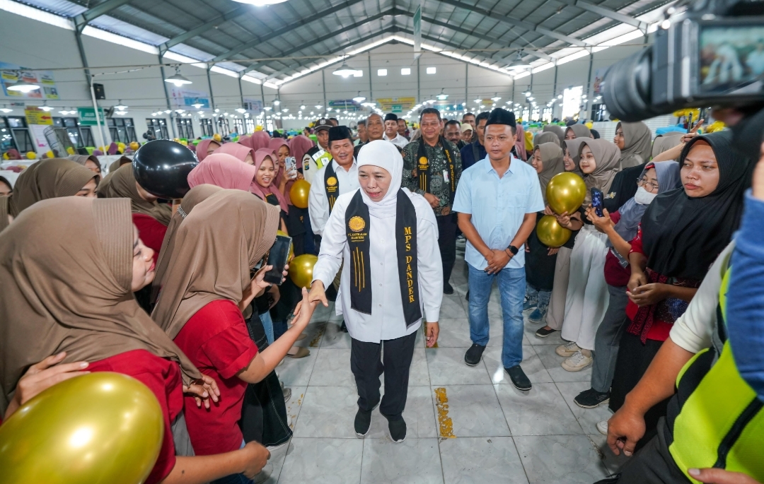 Kunjungan Khofifah Disambut Ribuan Pekerja MPS di Bojonegoro