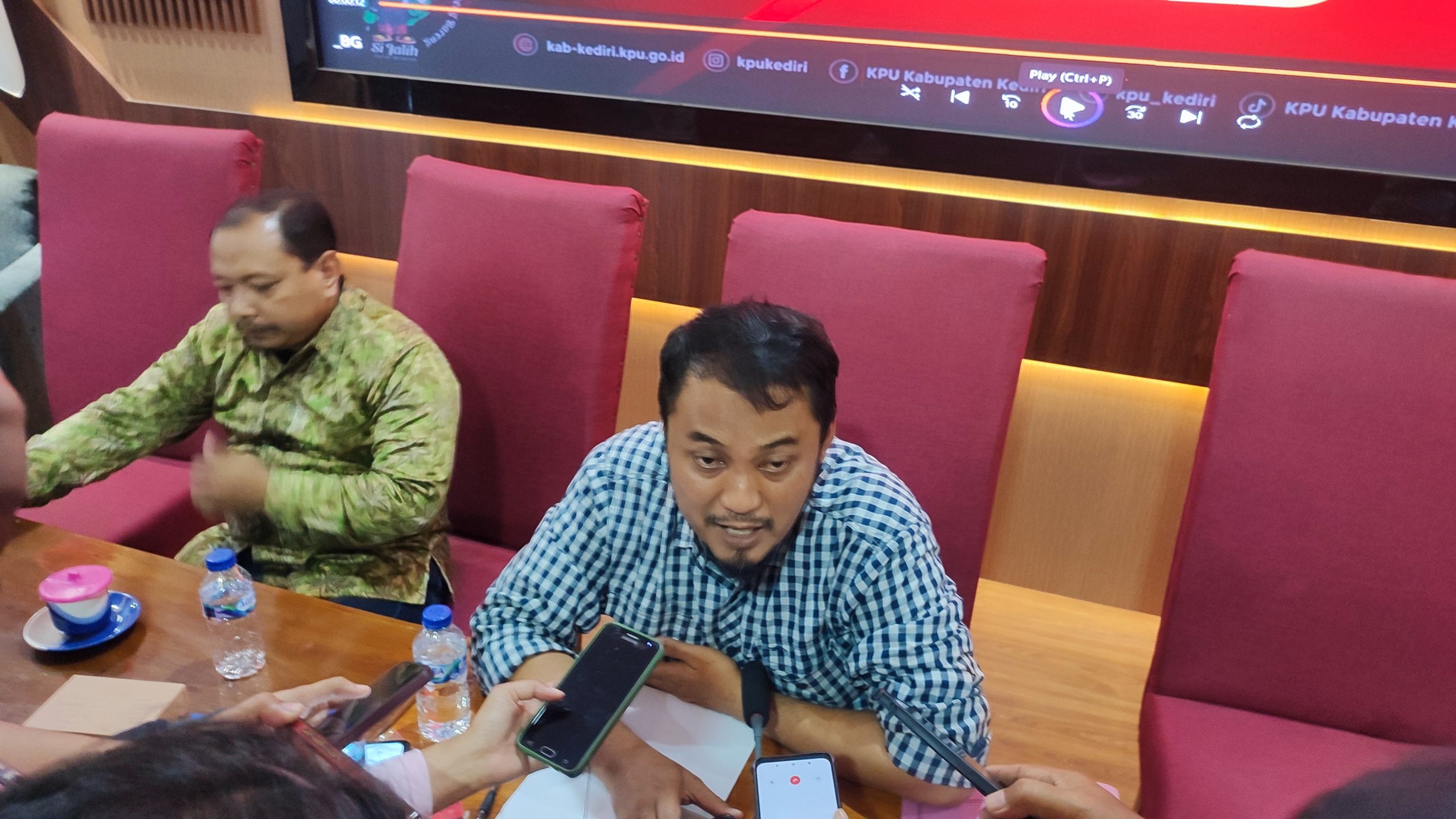 Dua Bapaslon Bupati dan Wakil Bupati Dinyatakan Lolos Verifikasi Administrasi oleh KPU Kabupaten Kediri