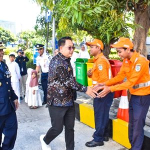 Hari Perhubungan Nasional ke-53, Pj. Gubernur Adhy Ajak Jaga dan Tingkatkan Kualitas Transportasi Jatim Hari Perhubungan Nasional ke-53, Pj. Gubernur Adhy Ajak Jaga dan Tingkatkan Kualitas Transportasi Jatim