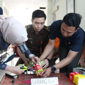 Polda Sulteng Musnahkan Barang Bukti Narkotika Seberat 1.016,45 Gram Polda Sulteng Musnahkan Barang Bukti Narkotika Seberat 1.016,45 Gram