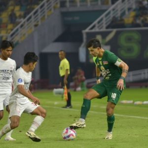 Hasil Liga 1 : Persebaya Berhasil Comeback Atas Persis Solo Lewat “Brace” Malik Risaldi