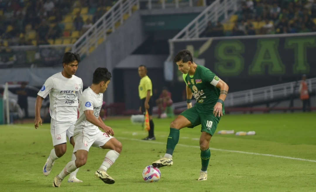 Hasil Liga 1 : Persebaya Berhasil Comeback Atas Persis Solo Lewat “Brace” Malik Risaldi