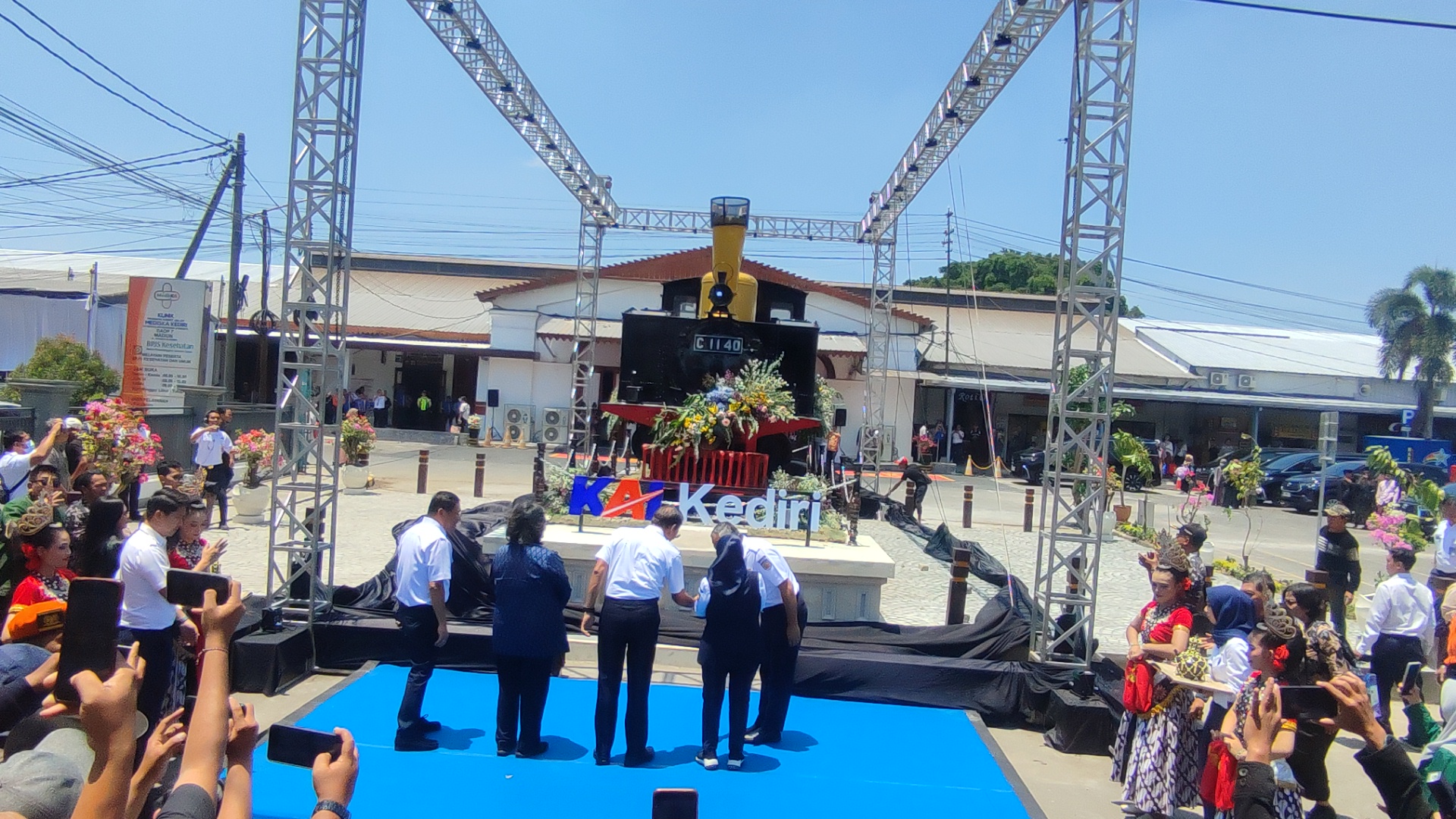 Monumen Lokomotif C 1140 Menjadi Ikon Baru Stasiun Kediri