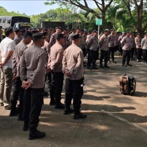 Polresta Banyuwangi Siagakan Ratusan Personil Pengamanan Penetapan Nomor Urut Pasangan Calon