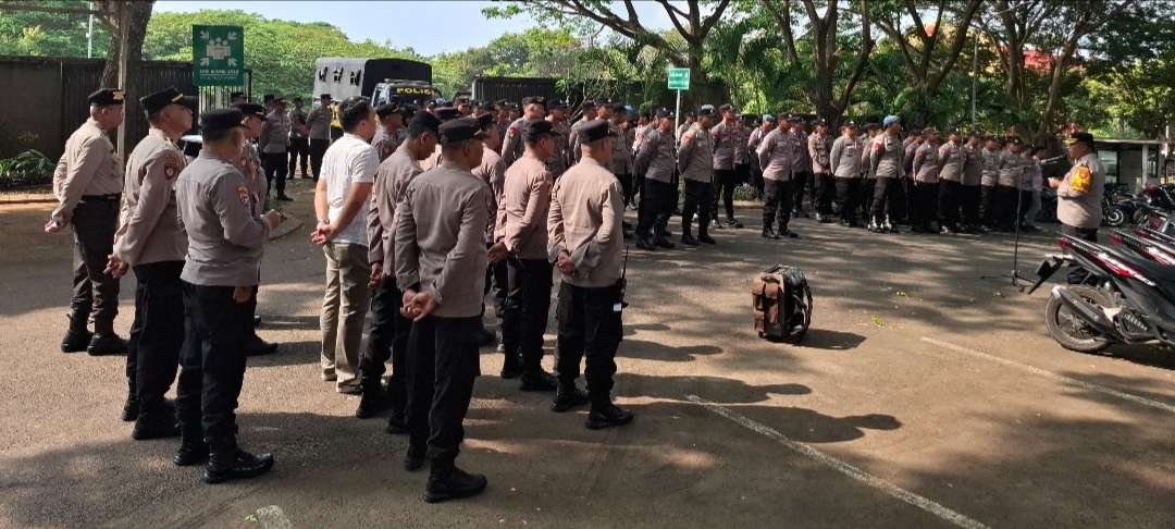 Polresta Banyuwangi Siagakan Ratusan Personil Pengamanan Penetapan Nomor Urut Pasangan Calon