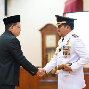 Lantik Pj. Bupati Pasuruan dan Pj. Walikota Probolinggo, Pj. Gubernur Adhy Pesankan Kawal Pembangunan dan Pesta Demokrasi Lantik Pj. Bupati Pasuruan dan Pj. Walikota Probolinggo, Pj. Gubernur Adhy Pesankan Kawal Pembangunan dan Pesta Demokrasi