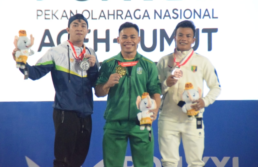 Eko Yuli Berhasil Menambah Medali Emas Cabor Angkat Besi untuk Kontingen PON Jatim