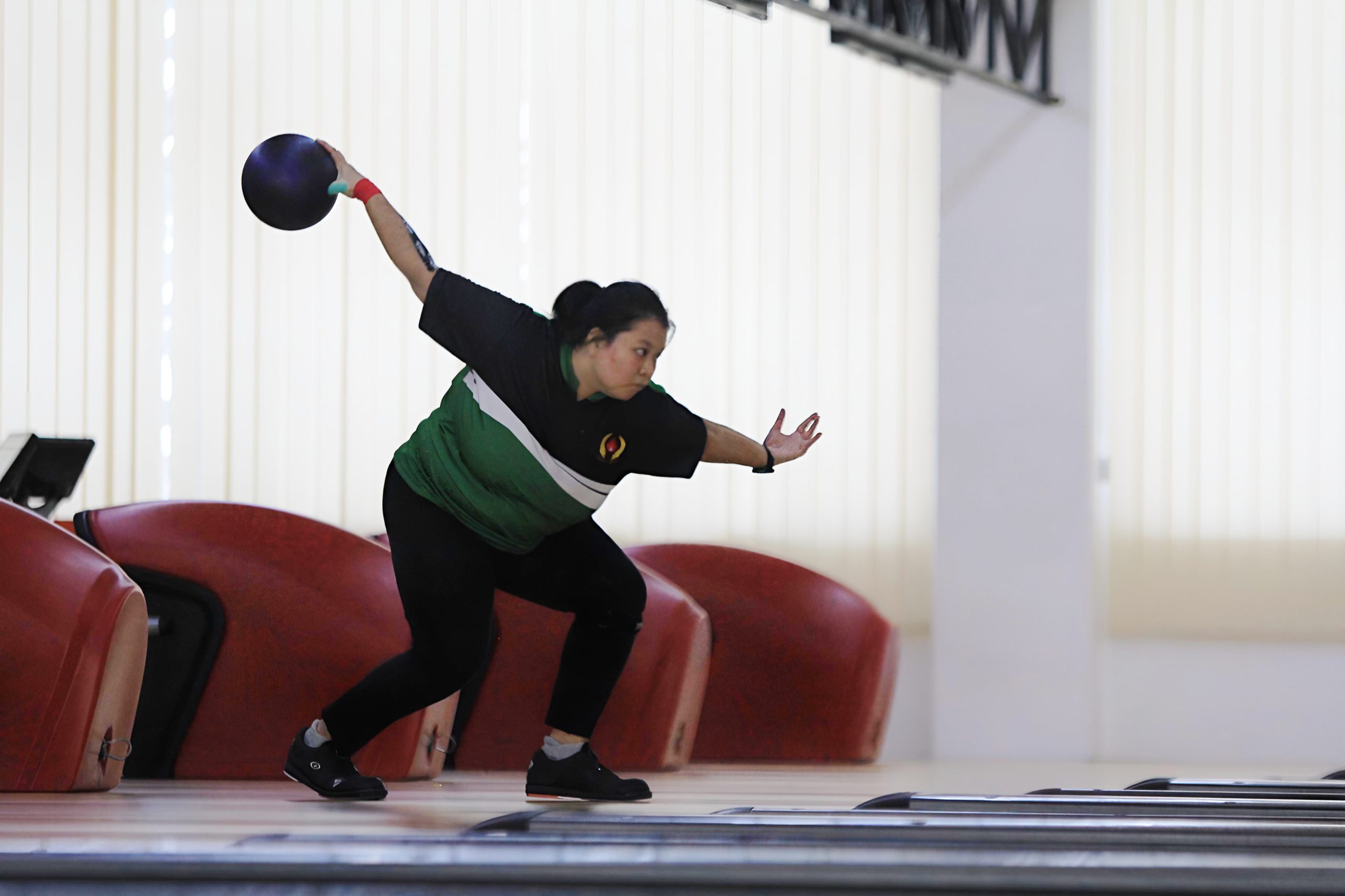 Tampil Memukau, Shinta Ceysaria Sumbang Emas Bowling untuk Jatim