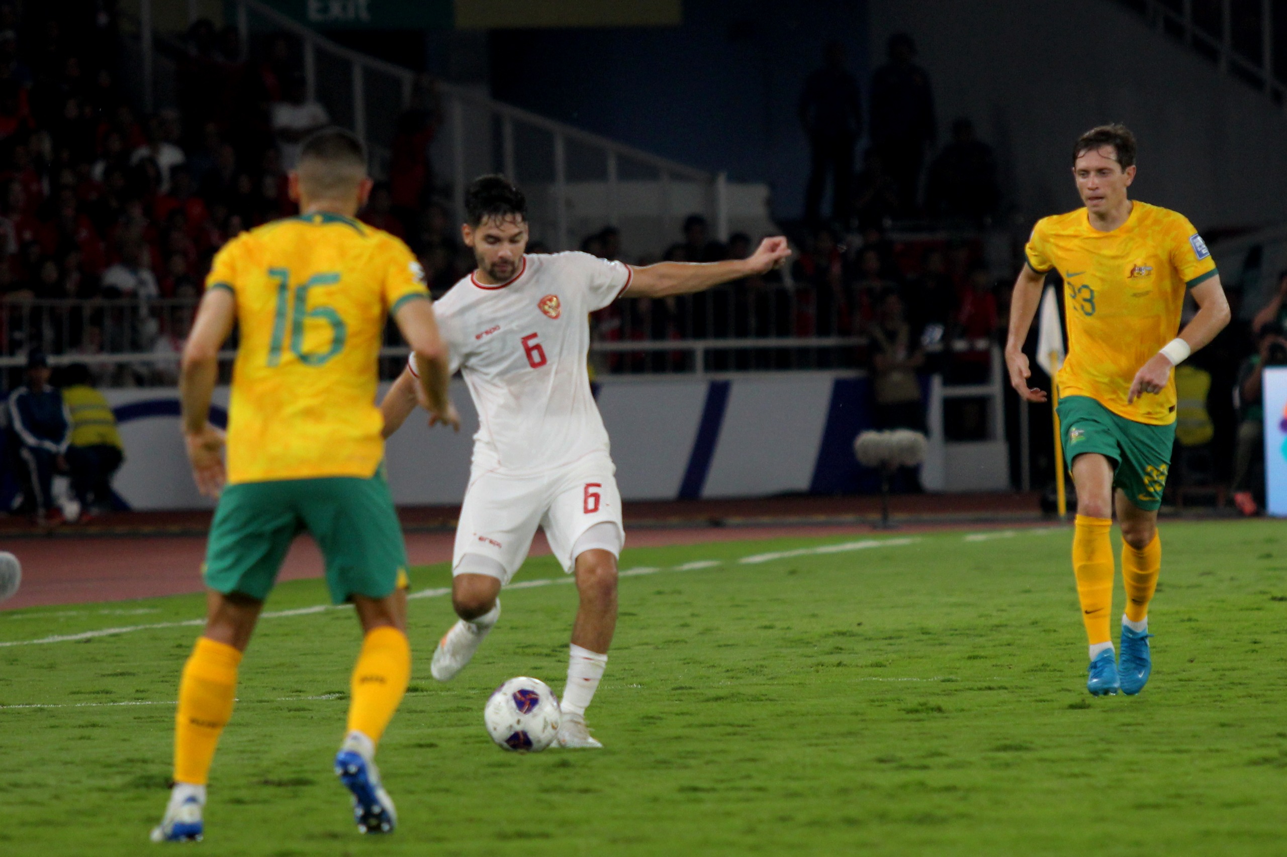 Ditekan Australia, Pelatih Timnas Harus Berspekulasi Turunkan Pemain