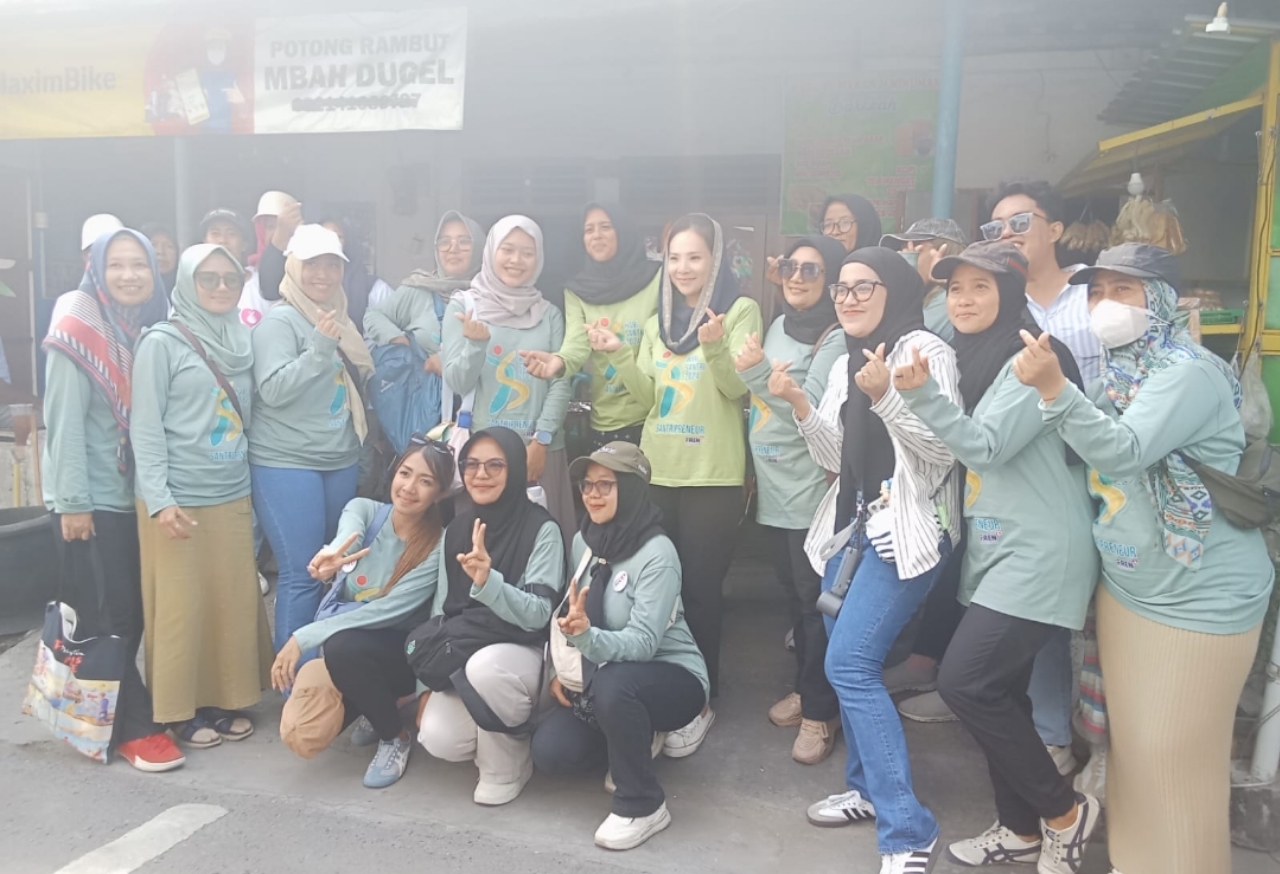 Pasangan FREN Kunjungi Warga Pakunden dalam Peringatan Hari Santri Nasional