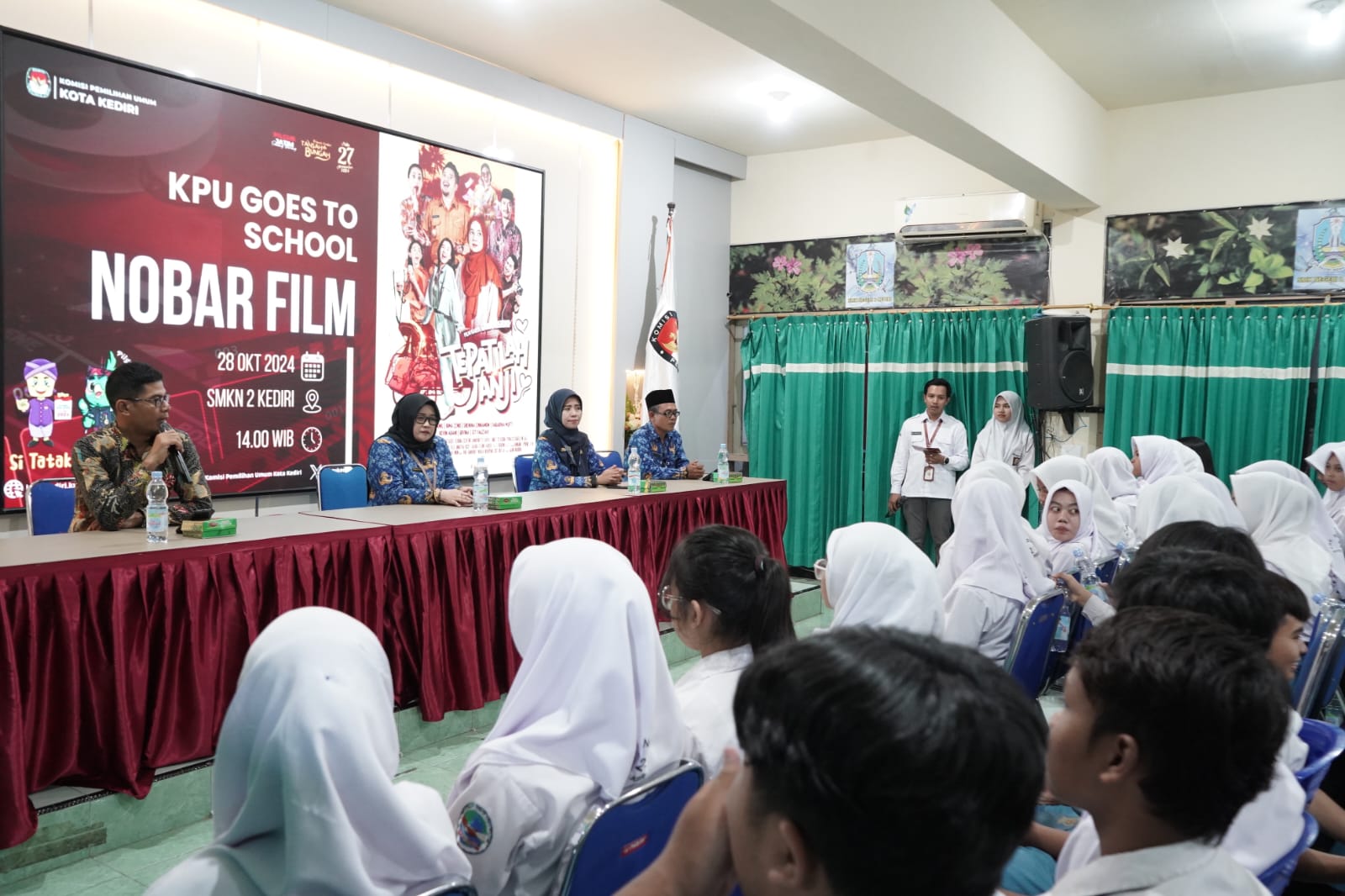 Lewat Nobar, KPU Kota Kediri Gaet Pemilih Pemula di Hari Sumpah Pemuda