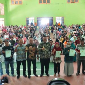 Pemkab Kediri Serahkan Ratusan Sertipikat PTSL, Percepat Legalitas Aset Warga