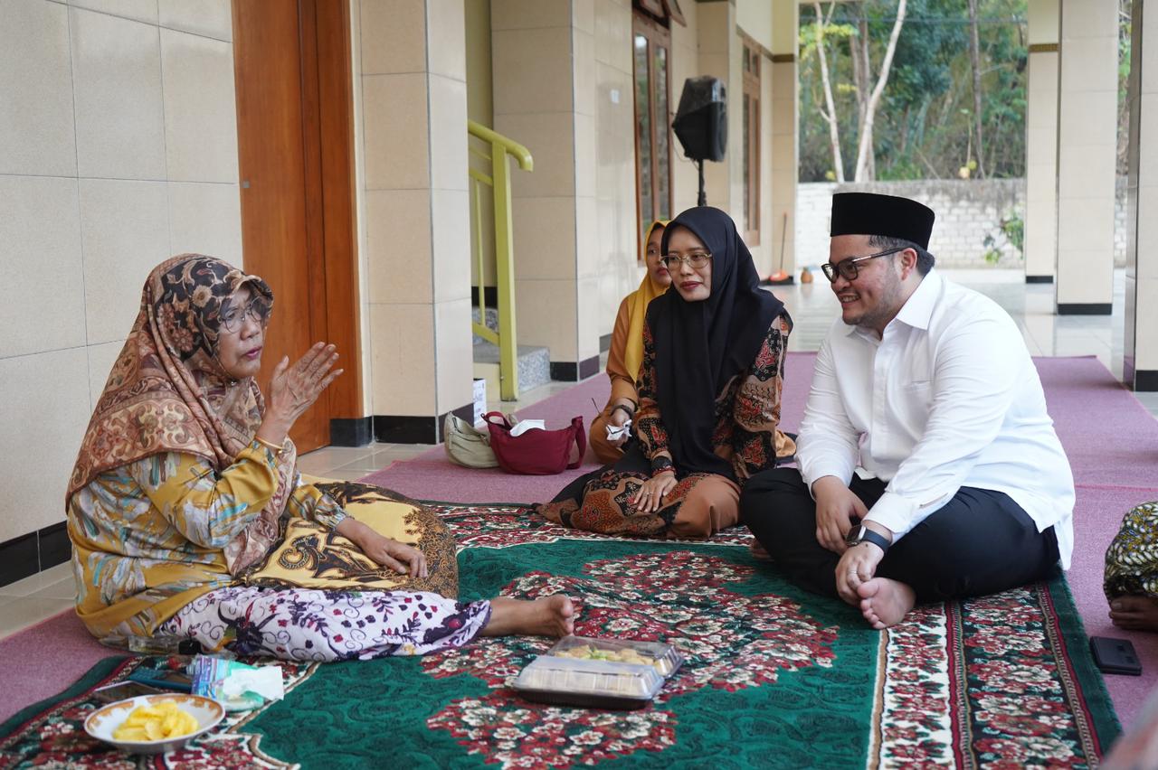 Survei SMRC, Pasangan Dhito – Dewi Unggul Telak Diatas Deny-Mudawamah